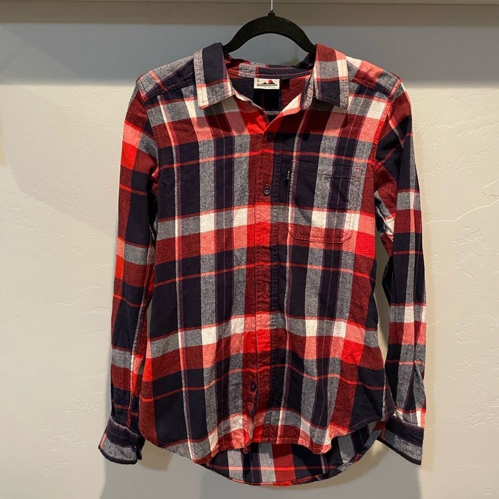 KAVU WOMENS FLANNEL!!